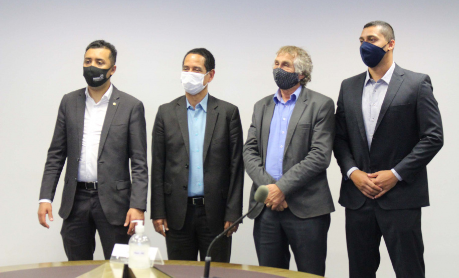 A Secretaria de Estado da Segurança Pública assinou um novo convênio de compartilhamento de informações, desta vez, com o município de Sarandi. A cidade que fica próxima de Maringá, na região Noroeste, é a quinta a compor de rede de dados, mas a primeira no Interior. Além de permitir ações como a criação de boletins de ocorrência por parte do município, o documento tem o objetivo de agilizar as investigações da secretaria. Foto:SESP