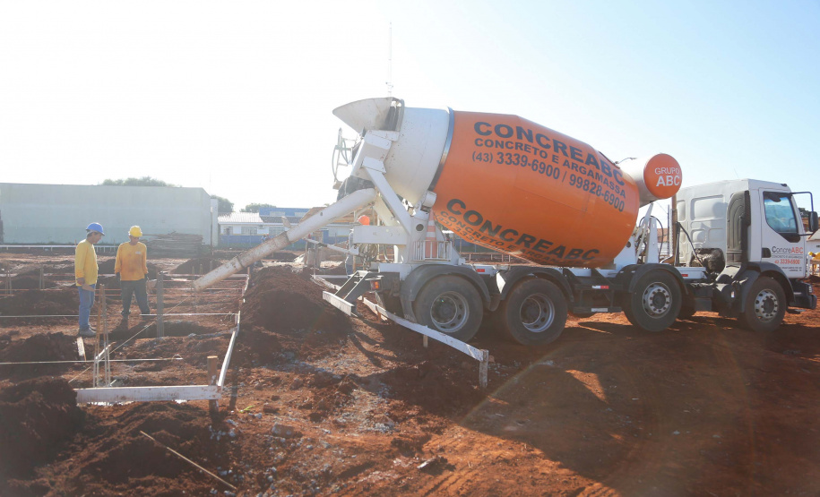 Praça remodelada, feira gastronômica em local coberto, rua revitalizada com mais segurança para motoristas e pedestres e uma escola nova voltada para o ensino médio. O pacote de investimentos do Governo do Estado em Arapongas, na Região Norte, totaliza R$ 13,1 milhões.