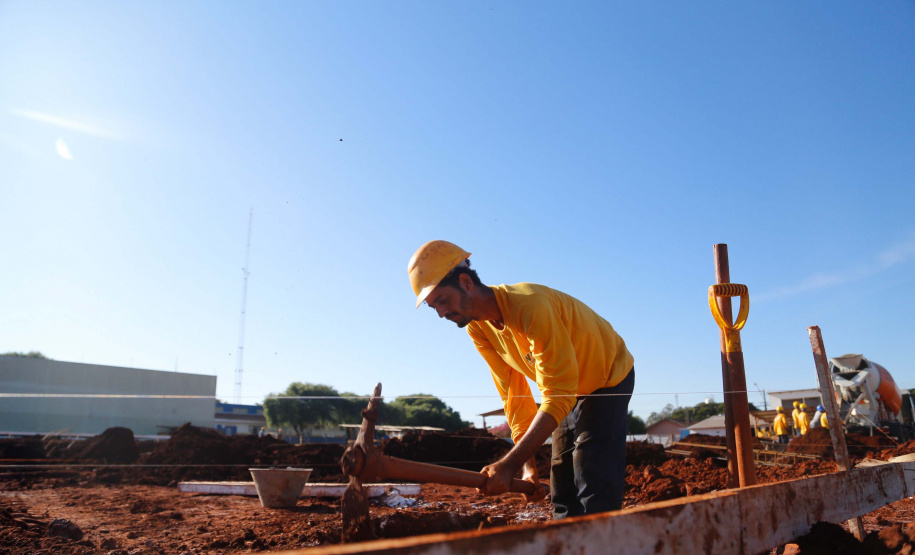 Praça remodelada, feira gastronômica em local coberto, rua revitalizada com mais segurança para motoristas e pedestres e uma escola nova voltada para o ensino médio. O pacote de investimentos do Governo do Estado em Arapongas, na Região Norte, totaliza R$ 13,1 milhões.