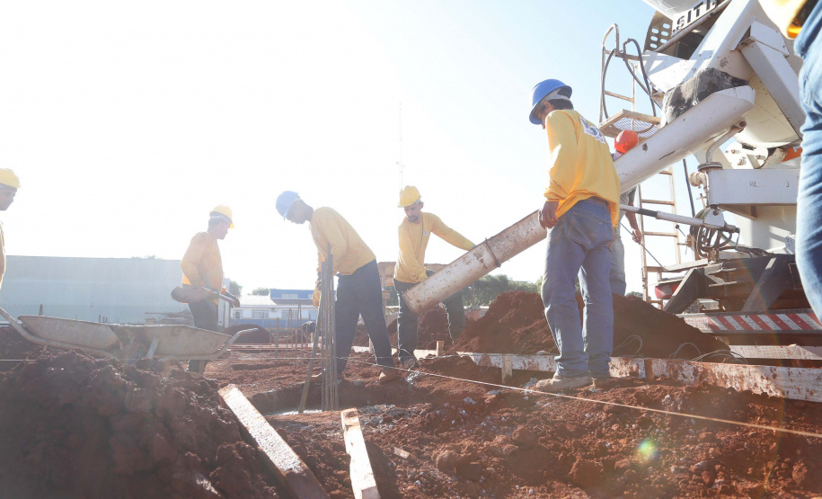 Praça remodelada, feira gastronômica em local coberto, rua revitalizada com mais segurança para motoristas e pedestres e uma escola nova voltada para o ensino médio. O pacote de investimentos do Governo do Estado em Arapongas, na Região Norte, totaliza R$ 13,1 milhões.