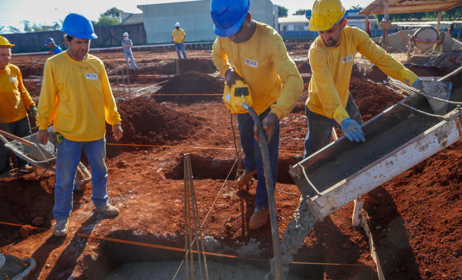 Praça remodelada, feira gastronômica em local coberto, rua revitalizada com mais segurança para motoristas e pedestres e uma escola nova voltada para o ensino médio. O pacote de investimentos do Governo do Estado em Arapongas, na Região Norte, totaliza R$ 13,1 milhões.