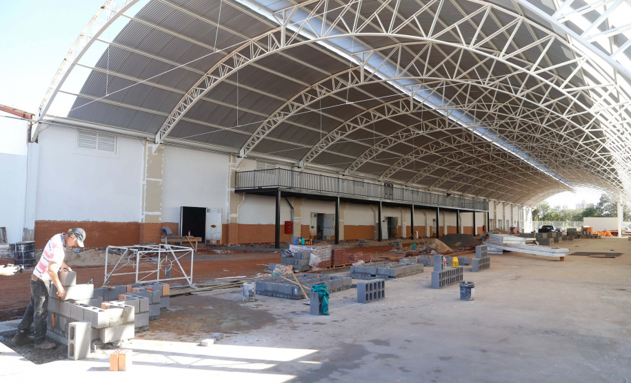 Praça remodelada, feira gastronômica em local coberto, rua revitalizada com mais segurança para motoristas e pedestres e uma escola nova voltada para o ensino médio. O pacote de investimentos do Governo do Estado em Arapongas, na Região Norte, totaliza R$ 13,1 milhões.