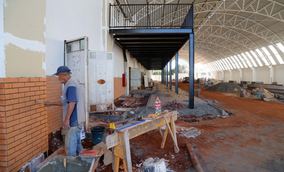 Praça remodelada, feira gastronômica em local coberto, rua revitalizada com mais segurança para motoristas e pedestres e uma escola nova voltada para o ensino médio. O pacote de investimentos do Governo do Estado em Arapongas, na Região Norte, totaliza R$ 13,1 milhões.