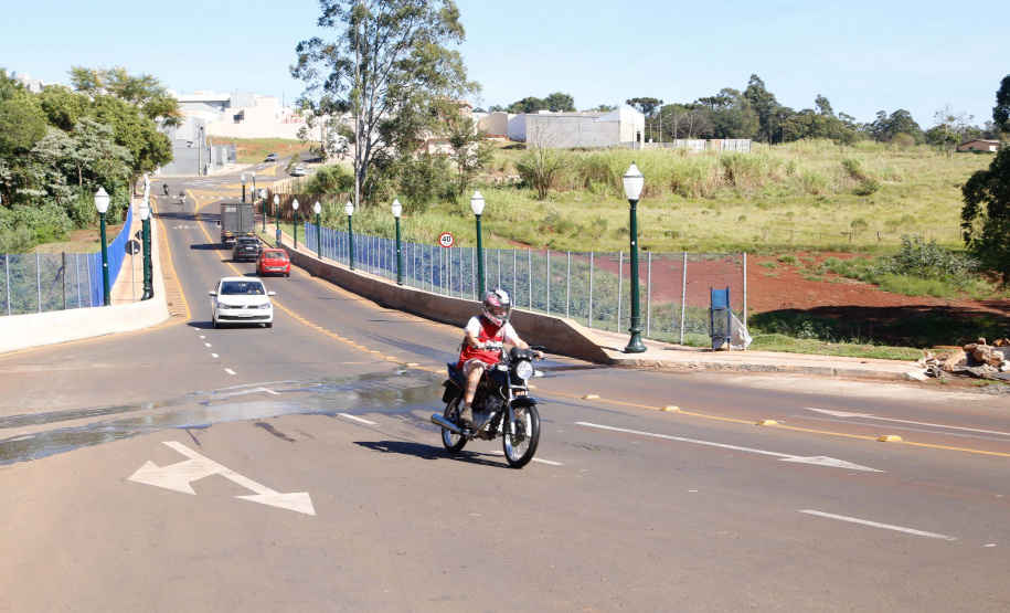 Praça remodelada, feira gastronômica em local coberto, rua revitalizada com mais segurança para motoristas e pedestres e uma escola nova voltada para o ensino médio. O pacote de investimentos do Governo do Estado em Arapongas, na Região Norte, totaliza R$ 13,1 milhões.