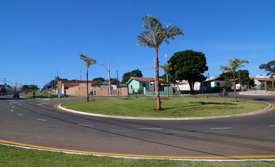 Praça remodelada, feira gastronômica em local coberto, rua revitalizada com mais segurança para motoristas e pedestres e uma escola nova voltada para o ensino médio. O pacote de investimentos do Governo do Estado em Arapongas, na Região Norte, totaliza R$ 13,1 milhões.
