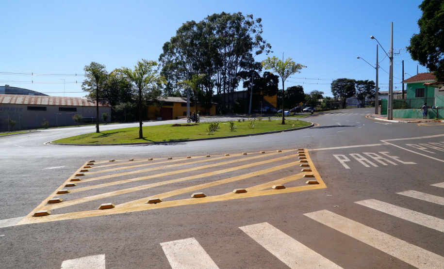 Praça remodelada, feira gastronômica em local coberto, rua revitalizada com mais segurança para motoristas e pedestres e uma escola nova voltada para o ensino médio. O pacote de investimentos do Governo do Estado em Arapongas, na Região Norte, totaliza R$ 13,1 milhões.
