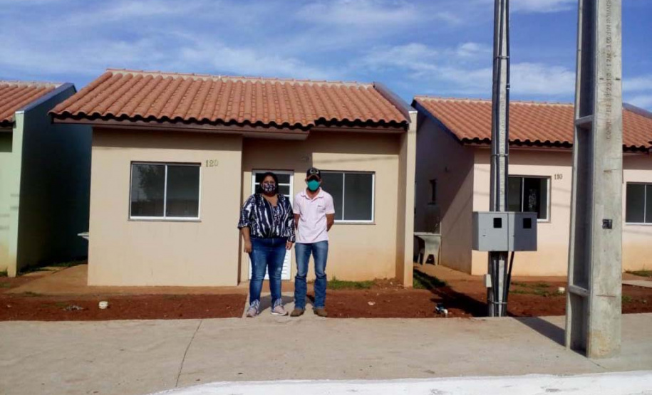 Cohapar entrega dois conjuntos de casas populares em Wenceslau Braz Cinquenta famílias no Norte Pioneiro do Estado que viviam em situação de risco ganharam nesta quinta-feira (25), as chaves da casa própria. O projeto é uma parceria entre Cohapar e a Secretária de Estado, da Justiça, Família e Trabalho (Sejuf), o órgão que coordena o programa Nossa Gente. As unidades habitacionais foram distribuídas em dois conjuntos, trinta casas no loteamento Pôr do Sol e vinte moradias no Bairro São Francisco de Assis.