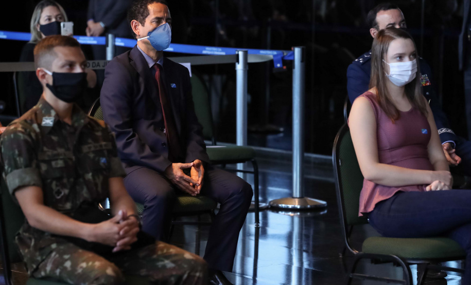 25/06/2020 Cerimônia de descerramento dos quadros da Galeria de Heróis do Programa VIGIA (Brasília - DF, 25/06/2020) Cerimônia de descerramento dos quadros da Galeria de Heróis do Programa VIGIA.Foto: Marcos Corrêa/PR