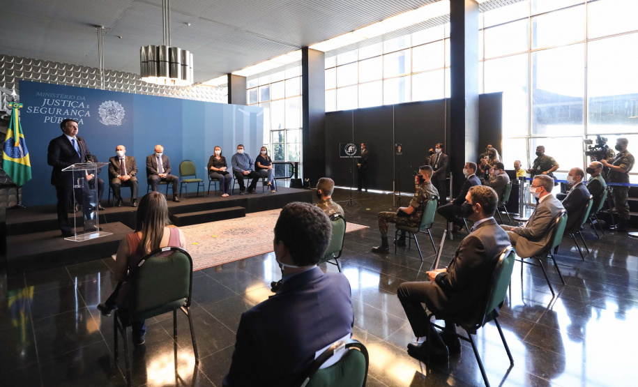 25/06/2020 Cerimônia de descerramento dos quadros da Galeria de Heróis do Programa VIGIA (Brasília - DF, 25/06/2020) Cerimônia de descerramento dos quadros da Galeria de Heróis do Programa VIGIA.Foto: Marcos Corrêa/PR