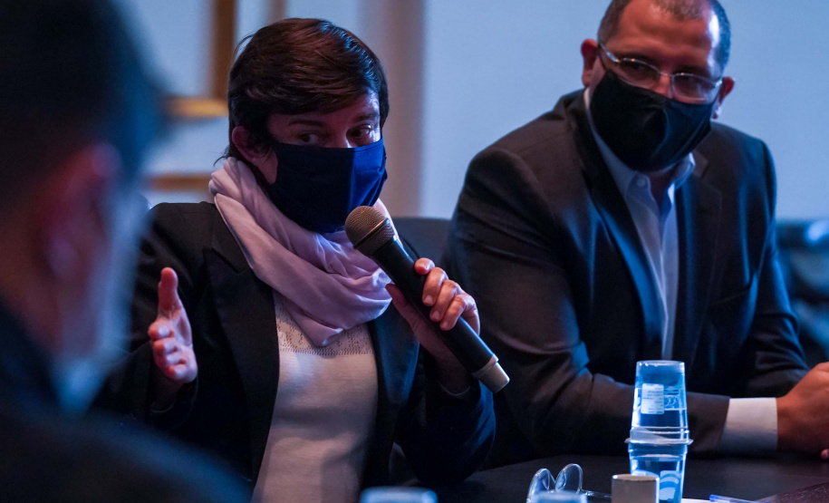 O Governo do Estado instala nesta sexta-feira (26) o Comitê de Planejamento de Retorno às Aulas Pós-pandemia, que vai estabelecer um plano único de volta às aulas presenciais em todo Paraná. O comitê terá a participação de todos os setores representativos da educação no Estado, tanto da rede pública quanto particular, e das secretarias estaduais da Educação, Saúde, Casa Civil e Planejamento. Foto: Guilherme Flores/Casa Civil