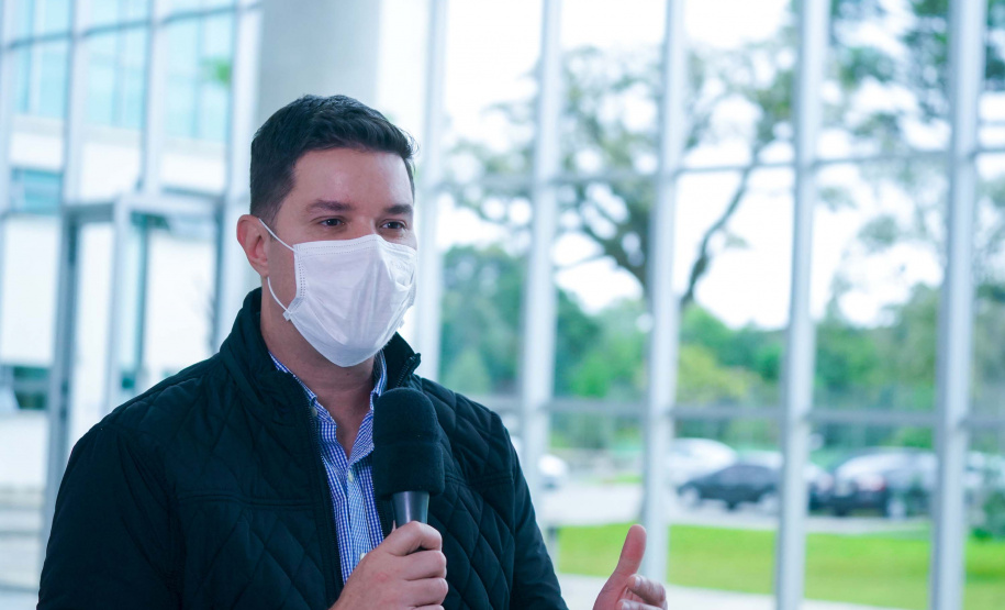 O Governo do Estado instala nesta sexta-feira (26) o Comitê de Planejamento de Retorno às Aulas Pós-pandemia, que vai estabelecer um plano único de volta às aulas presenciais em todo Paraná. O comitê terá a participação de todos os setores representativos da educação no Estado, tanto da rede pública quanto particular, e das secretarias estaduais da Educação, Saúde, Casa Civil e Planejamento. Foto: Guilherme Flores/Casa Civil