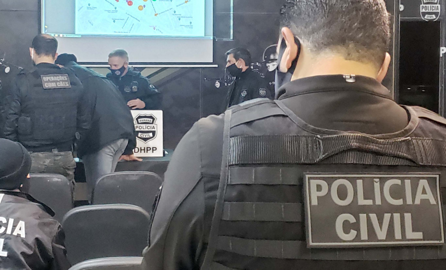 PCPR prende envolvidos com tráfico de drogas e homicídios no Parolin
. Foto:PCPR