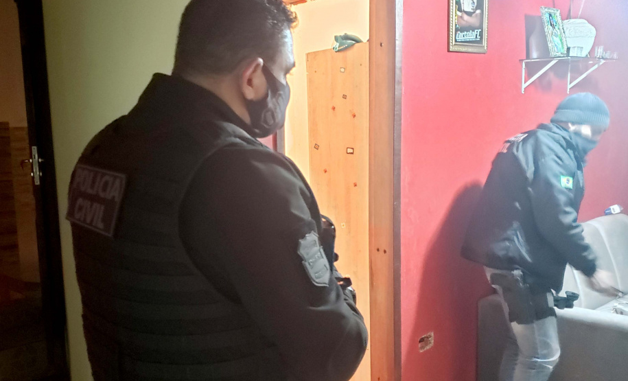 PCPR prende envolvidos com tráfico de drogas e homicídios no Parolin
. Foto:PCPR