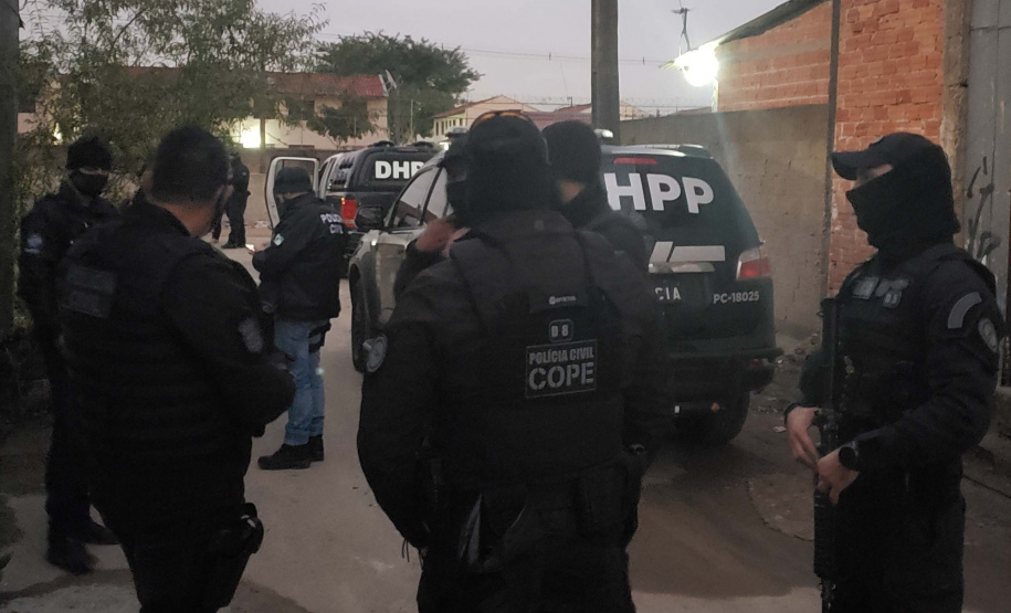 PCPR prende envolvidos com tráfico de drogas e homicídios no Parolin
. Foto:PCPR