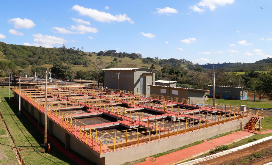 A a obra complementa outra importante ação da Sanepar na cidade, a Estação de Tratamento de Esgoto Sul, cuja capacidade de vazão média saltará de 491 litros por segundo para 545 litros por segundo. O investimento nos dois complexos é de R$ 60 milhões.Foto Gilson Abreu