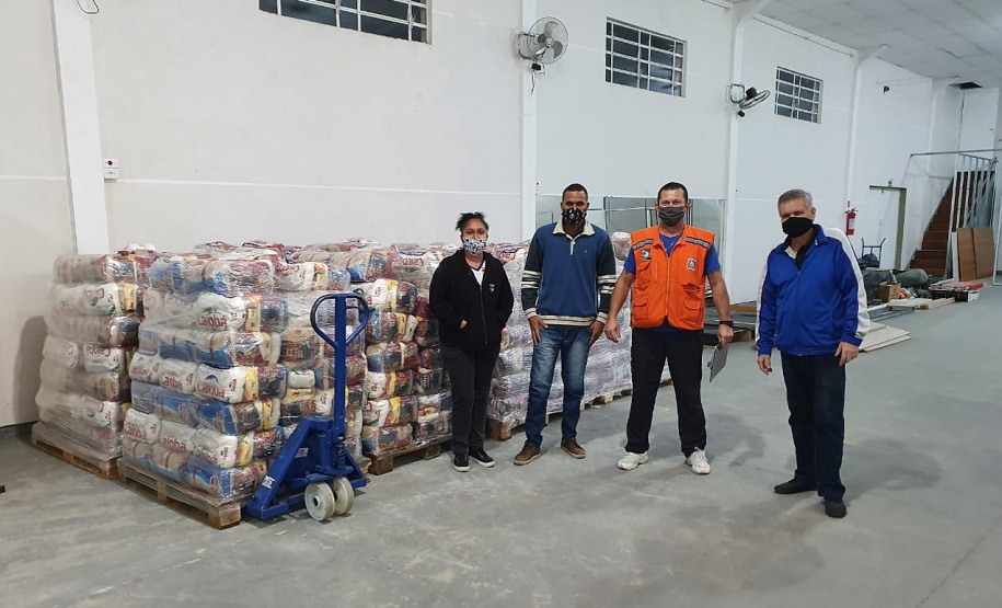 As cestas foram doadas pela Defesa Civil do Paraná e vão beneficiar principalmente haitianos, venezuelanos, cubanos e angolanos cadastrados no Ceim e em outros organismos de direitos humanos que atendem a esta população.
Foto: SEJUF