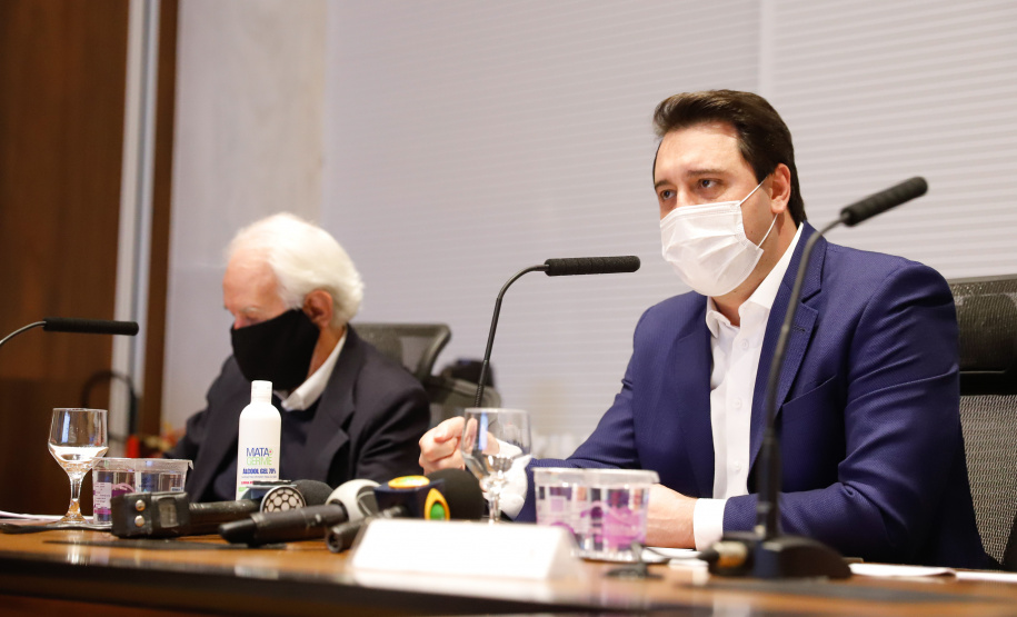 O governador Carlos Massa Ratinho Junior anunciou nesta terça-feira (30) uma série de medidas mais rigorosas para conter a evolução da pandemia do novo coronavírus no Paraná.