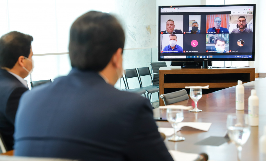 O projeto executivo da revitalização da Avenida Atílio Fontana, em Paranaguá, foi concluído e apresentado nesta quinta-feira (02) em uma reunião virtual que contou com a participação do governador Carlos Massa Ratinho Junior, do secretário de Infraestrutura e Logística, Sandro Alex, do diretor-presidente dos Portos do Paraná, Luiz Fernando Garcia, e do prefeito Marcelo Roque.