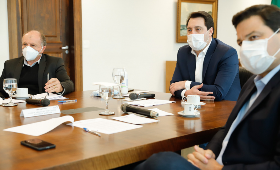 O projeto executivo da revitalização da Avenida Atílio Fontana, em Paranaguá, foi concluído e apresentado nesta quinta-feira (02) em uma reunião virtual que contou com a participação do governador Carlos Massa Ratinho Junior, do secretário de Infraestrutura e Logística, Sandro Alex, do diretor-presidente dos Portos do Paraná, Luiz Fernando Garcia, e do prefeito Marcelo Roque.