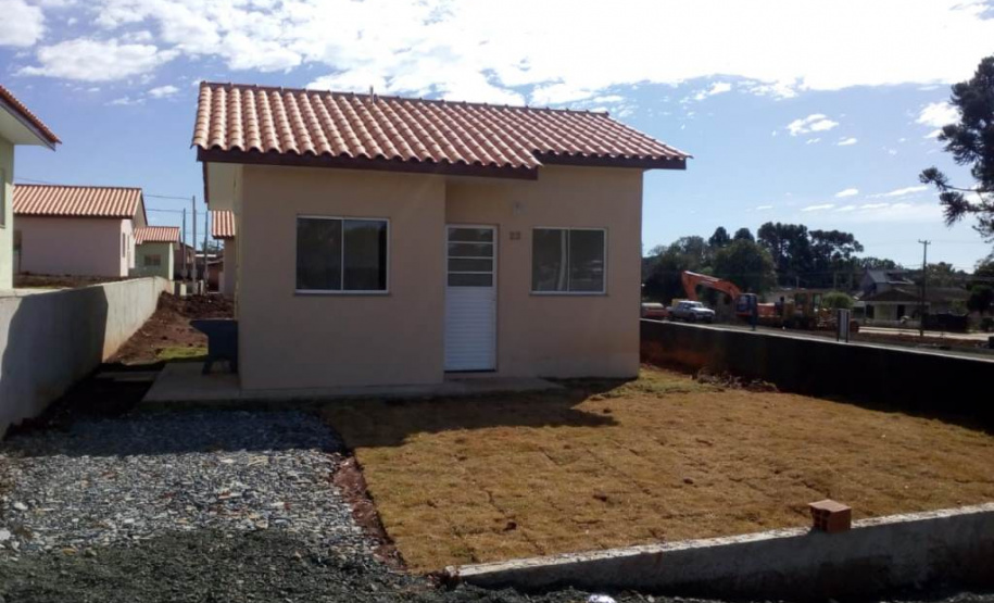 Famílias carentes de Fernandes Pinheiro recebem casas gratuitas Famílias carentes de Fernandes Pinheiro recebem casas gratuitas. Foto:Cohapar