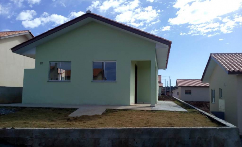 Famílias carentes de Fernandes Pinheiro recebem casas gratuitas Famílias carentes de Fernandes Pinheiro recebem casas gratuitas. Foto:Cohapar