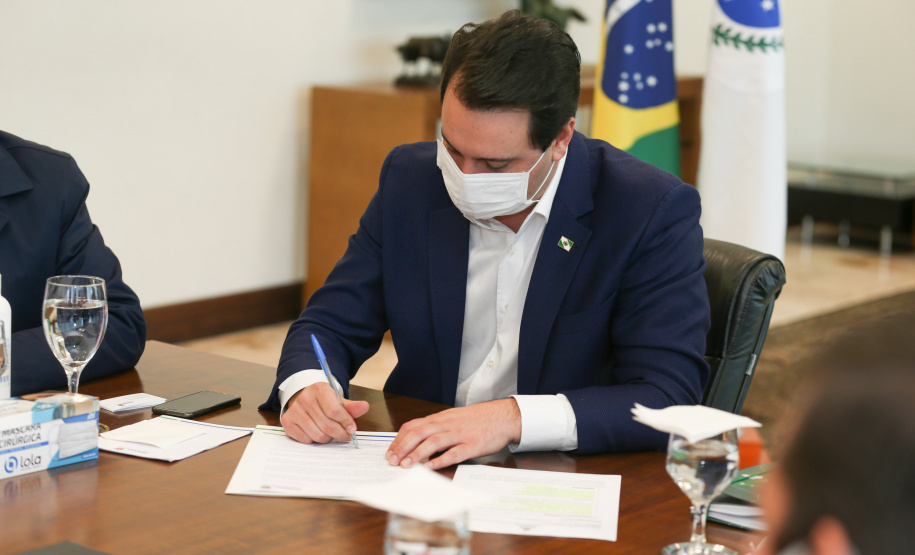 O governador Carlos Massa Ratinho Junior nomeou nesta quinta-feira (02) novos integrantes para a equipe de gestão do Estado. O deputado estadual Marcel Micheletto assume a Secretaria de Estado da Administração e Previdência e o antropólogo Mauro Rockembach será titular da Secretaria de Estado da Justiça, Família e Trabalho. Foto:Geraldo Bubniak/AEN