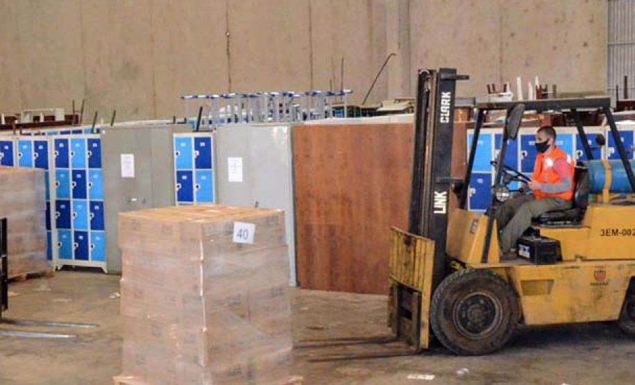 Governo entrega cestas básicas a catadores de materiais recicláveis. Foto: SUDIS