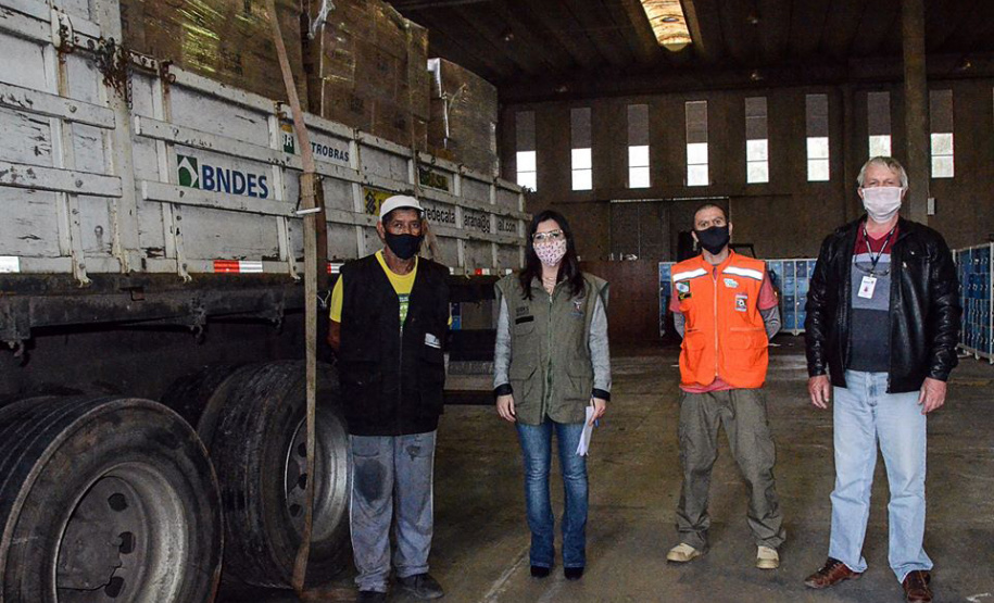 Governo entrega cestas básicas a catadores de materiais recicláveis. Foto: SUDIS