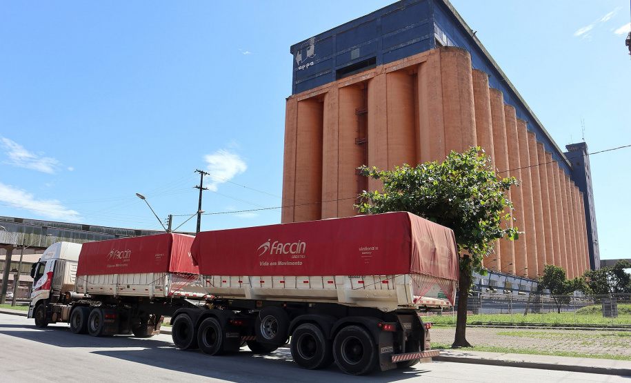 Silos públicos do Porto de Paranaguá registram desempenho recorde
Foto: Claudio Neves/Portos do Paraná