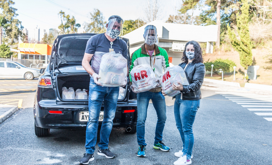 Funcionários voluntários da Copel doaram 685 cestas básicas para a campanha “Menos eu, mais nós”, organizada pelo Governo do Estado do Paraná para auxílio às comunidades que passam por dificuldades no período da pandemia. Foto: Copel