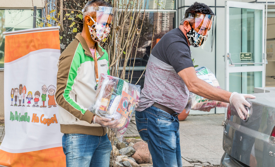Funcionários voluntários da Copel doaram 685 cestas básicas para a campanha “Menos eu, mais nós”, organizada pelo Governo do Estado do Paraná para auxílio às comunidades que passam por dificuldades no período da pandemia. Foto: Copel