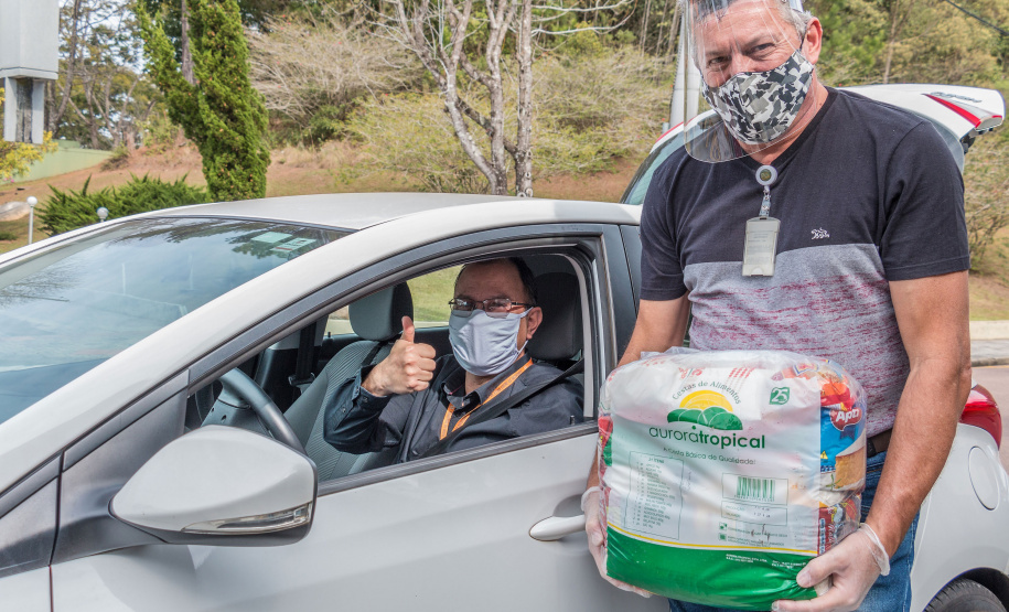 Funcionários voluntários da Copel doaram 685 cestas básicas para a campanha “Menos eu, mais nós”, organizada pelo Governo do Estado do Paraná para auxílio às comunidades que passam por dificuldades no período da pandemia. Foto: Copel