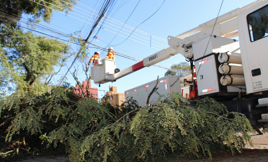 Evento mais grave da história da Copel mobiliza eletricistas de todo o Paraná. Foto: Copel