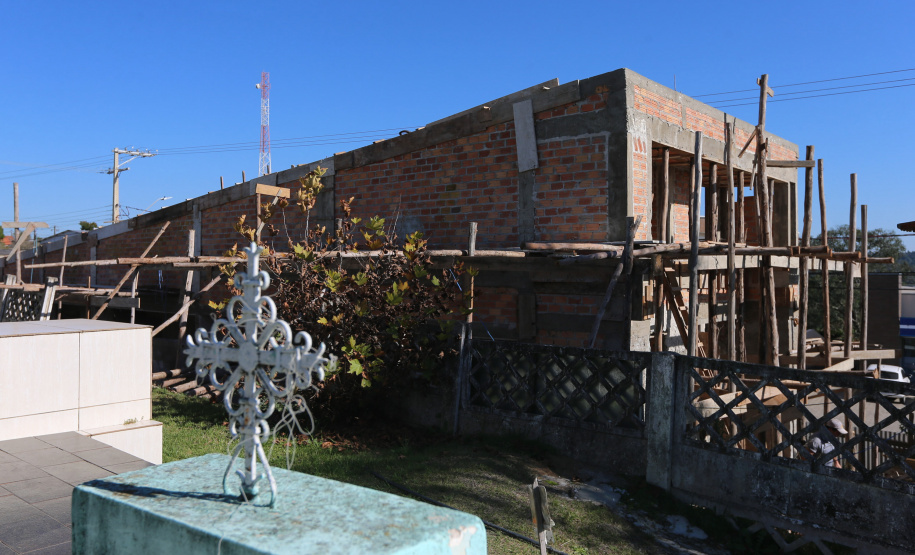 Capela Morturia SJ Triunfo A Secretaria de Desenvolvimento Urbano e Obras Públicas está investindo R$ 273 mil para a construção da nova capela mortuária do município (o prédio original é de 1996), além de R$ 370 mil para o novo muro e uma rampa de acesso ao cemitério. Foto: Geraldo Bubniak/AEN