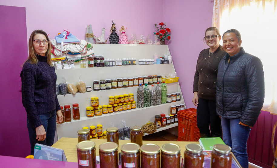 Evanir Acorsi, Eliane Teresinha de Abreu Silva  e Marli Batisttuz. Agricultura Familiar.Foto Gilson Abreu