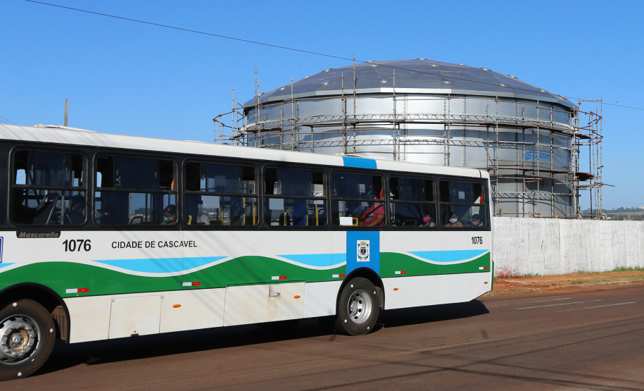 Sanepar Cascavel Obras de implantação de mais um reservatório de água para Cascavel e terá capacidade para armazenar 2 milhões de litros de água e vai beneficiar diretamente aos moradores na região Norte da cidade. Com esse empreendimento, a Sanepar amplia em 200% a capacidade de reservação dos bairros que integram a região.Foto: Geraldo Bubniak/AEN