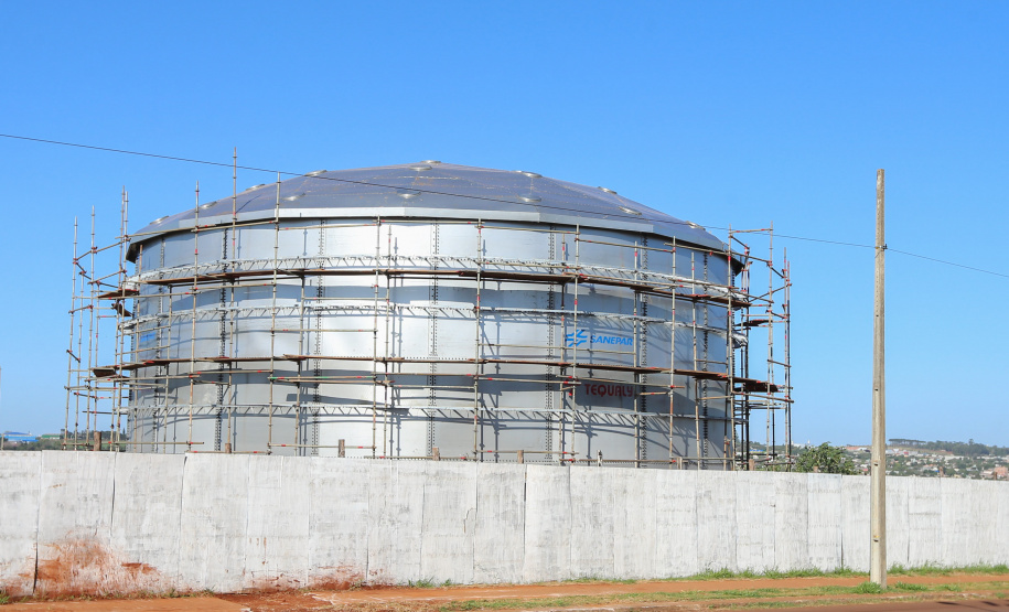 Sanepar Cascavel Obras de implantação de mais um reservatório de água para Cascavel e terá capacidade para armazenar 2 milhões de litros de água e vai beneficiar diretamente aos moradores na região Norte da cidade. Com esse empreendimento, a Sanepar amplia em 200% a capacidade de reservação dos bairros que integram a região.Foto: Geraldo Bubniak/AEN