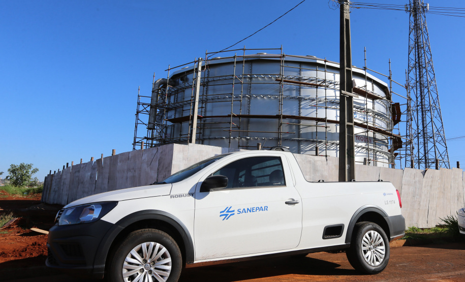 Sanepar Cascavel Obras de implantação de mais um reservatório de água para Cascavel e terá capacidade para armazenar 2 milhões de litros de água e vai beneficiar diretamente aos moradores na região Norte da cidade. Com esse empreendimento, a Sanepar amplia em 200% a capacidade de reservação dos bairros que integram a região.Foto: Geraldo Bubniak/AEN