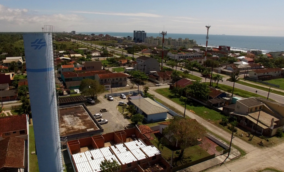 Sanepar mantém produção de água em Matinhos com gerador a diesel. Foto: Sanepar