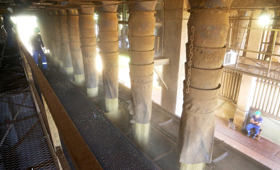 Apesar da pandemia, volume de grãos por ferrovia aumentou 128% do Oeste para o Porto de Paranaguá