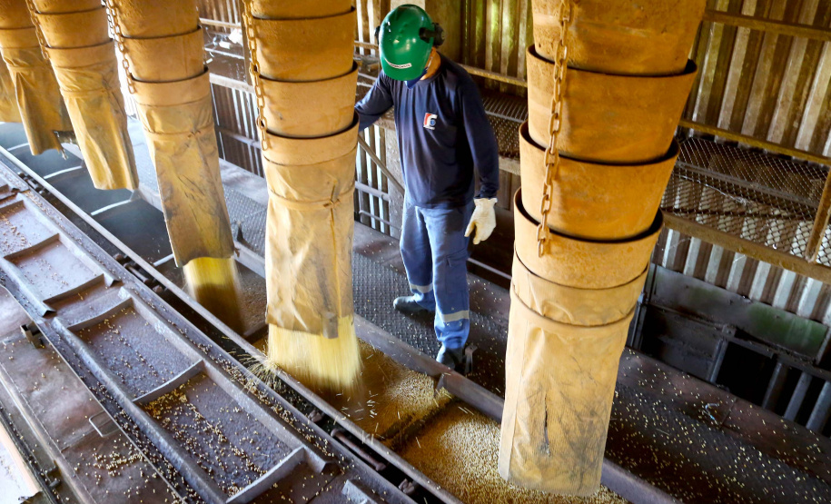Apesar da pandemia, volume de grãos por ferrovia aumentou 128% do Oeste para o Porto de Paranaguá