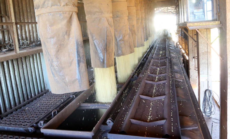 Apesar da pandemia, volume de grãos por ferrovia aumentou 128% do Oeste para o Porto de Paranaguá