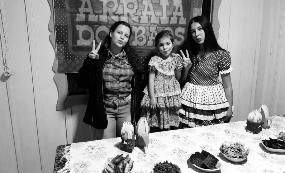 Professores promovem arraial virtual pelo Meet, com alunos. Foto:SEED