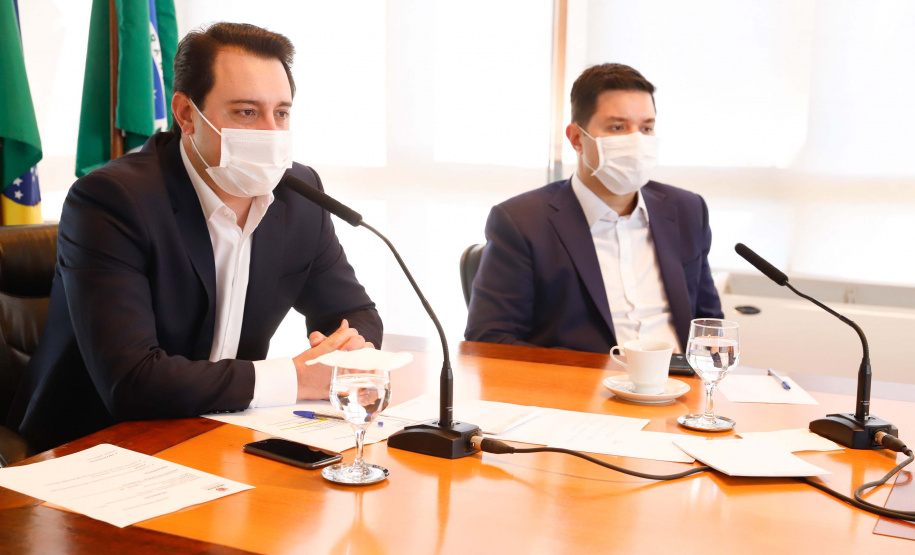 O governador Carlos Massa Ratinho Junior autorizou nesta quinta-feira (09) a liberação de R$ 17 milhões para implementação de sinalização viária em 124 municípios de todas as regiões do Estado. Os recursos foram disponibilizados pelo Departamento de Trânsito do Paraná (Detran-PR) dentro do programa Paraná Mais Cidades, com indicação orçamentária dos deputados estaduais.