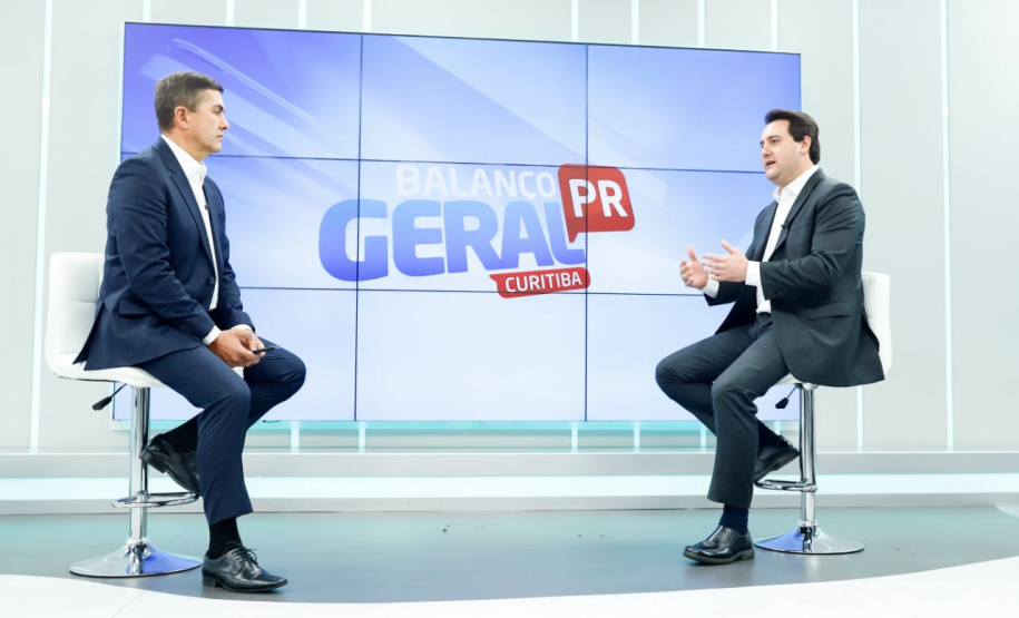 O governador Carlos Massa Ratinho Junior afirmou nesta sexta-feira (10) em entrevista ao programa Balanço Geral, da RIC, que o Estado mantém o equilíbrio no combate ao novo coronavírus com apoio da sociedade. Ele agradeceu o esforço da população, o compromisso com o isolamento social e os cuidados com a higiene. Foto: RODRIGO FELIX LEAL