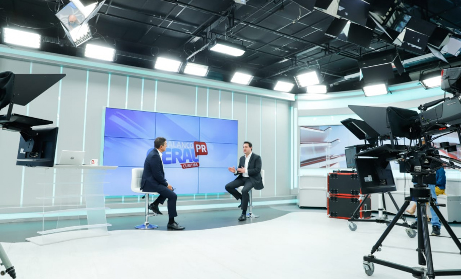 O governador Carlos Massa Ratinho Junior afirmou nesta sexta-feira (10) em entrevista ao programa Balanço Geral, da RIC, que o Estado mantém o equilíbrio no combate ao novo coronavírus com apoio da sociedade. Ele agradeceu o esforço da população, o compromisso com o isolamento social e os cuidados com a higiene. Foto: RODRIGO FELIX LEAL