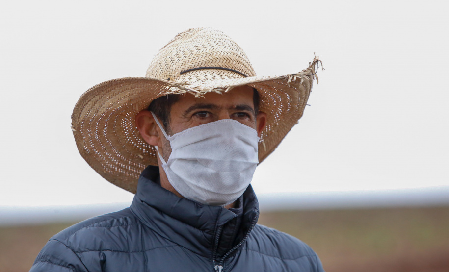 VIRMOND - Secretário municipal de Viação, Nelson Luiz de Vargas revela que já perdeu a conta de quantas vezes teve de mandar recuperar com cascalho o trecho de 2,5 quilômetros após uma forte chuva. “Aí só se via caminhão encalhado para todo lado. Agora a pavimentação é definitiva, o que significa economia para a prefeitura também”, diz.