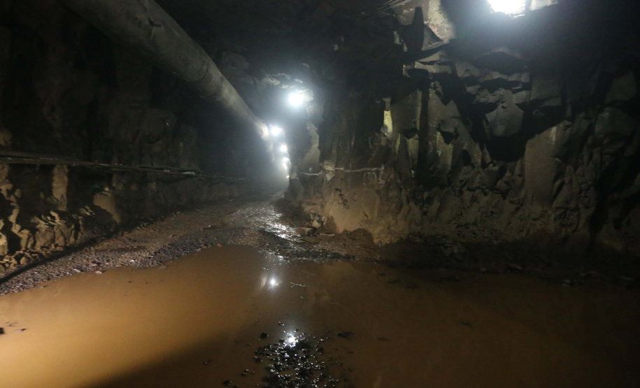 Tunel Fco Beltrao Construção de um túnel de 1,2 mil metros de extensão e oito metros de diâmetro, saindo do Parque de Exposições Jayme Canet Júnior e seguindo até o Rio Marrecas, pouco à frente do bairro Padre Ulrico. O túnel vai agilizar o escoamento da água para evitar que outros rios sejam represados e provoquem alagamentos na cidade de Francisco Beltrao. Foto: Geraldo Bubniak/AEN
