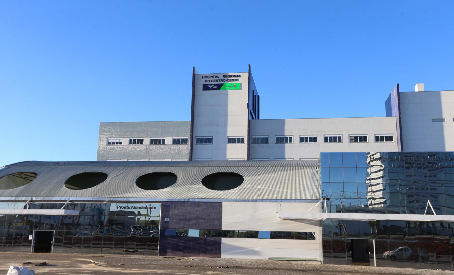 O governador Carlos Massa Ratinho Junior entregou nesta segunda-feira (13) a primeira fase das obras do Hospital Regional de Guarapuava, na Região Centro-Sul do Paraná. O complexo médico vai funcionar inicialmente para atendimento exclusivo de pacientes infectados pelo novo coronavírus. Foto: Geraldo Bubniak/AEN