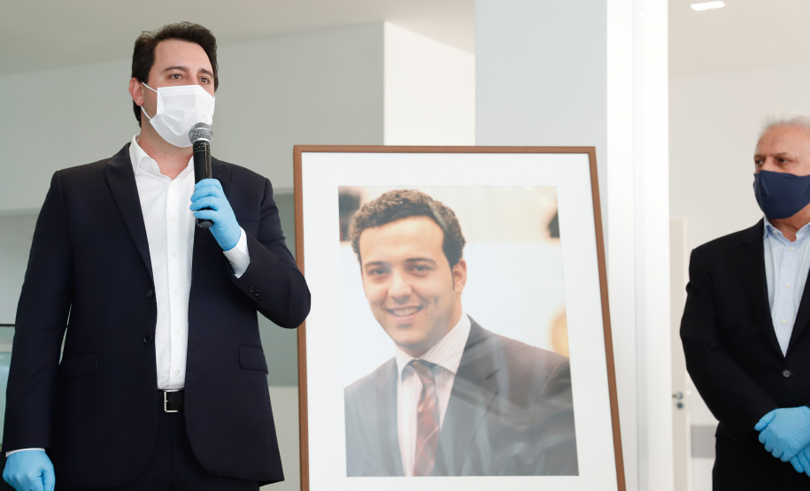 O governador Carlos Massa Ratinho Junior entregou nesta segunda-feira (13) a primeira fase das obras do Hospital Regional de Guarapuava, na Região Centro-Sul do Paraná. O complexo médico vai funcionar inicialmente para atendimento exclusivo de pacientes infectados pelo novo coronavírus.